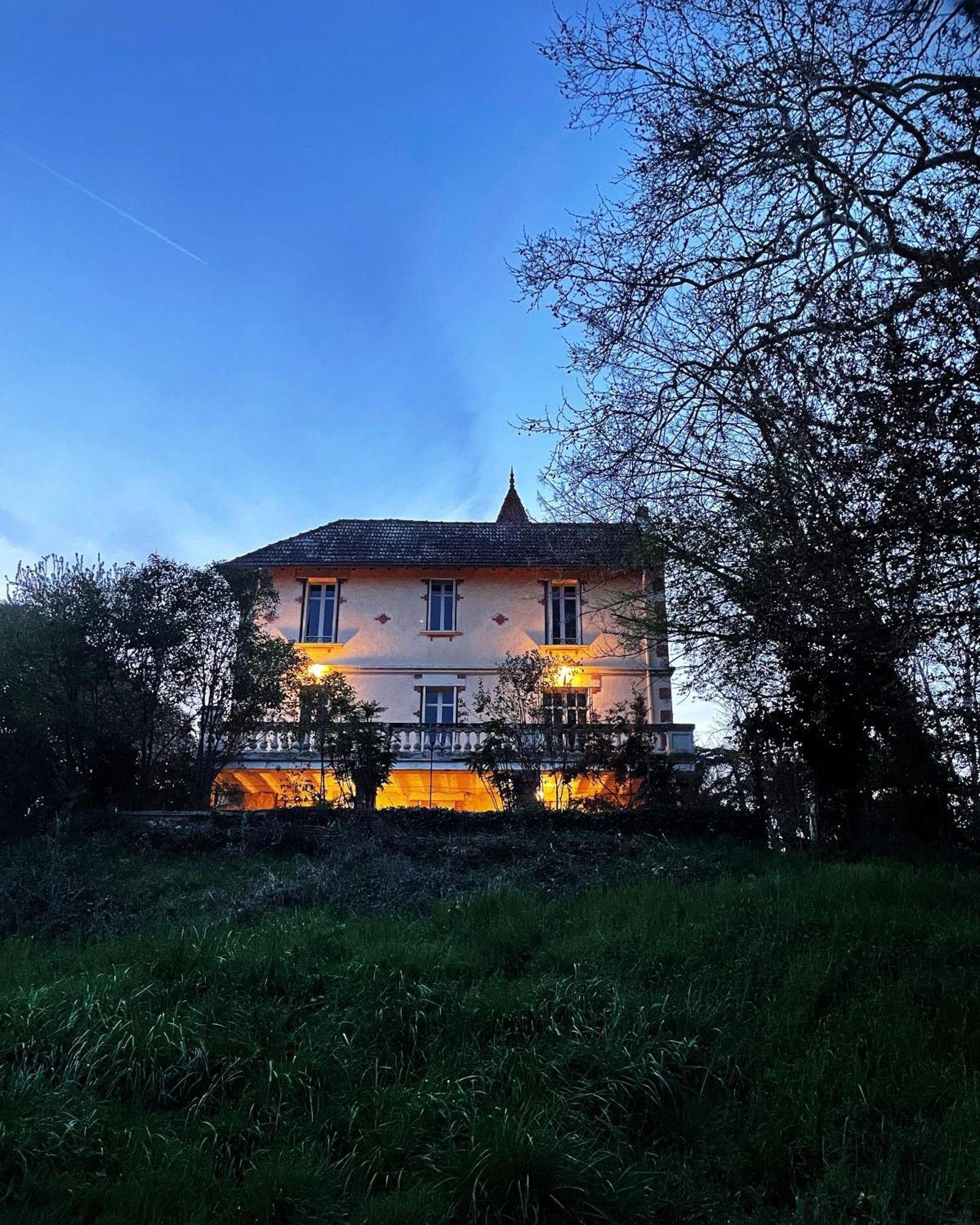 Petit Chateau Le Piot Bed and Breakfast Fleurance Esterno foto